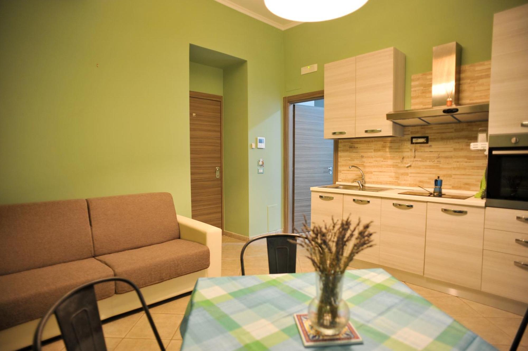 In Center Apartaments Salernes Extérieur photo