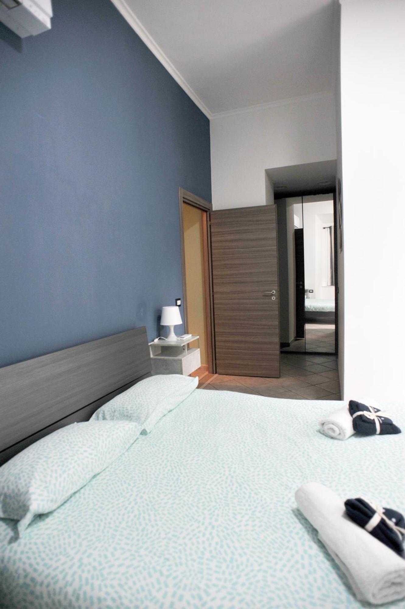 In Center Apartaments Salernes Extérieur photo
