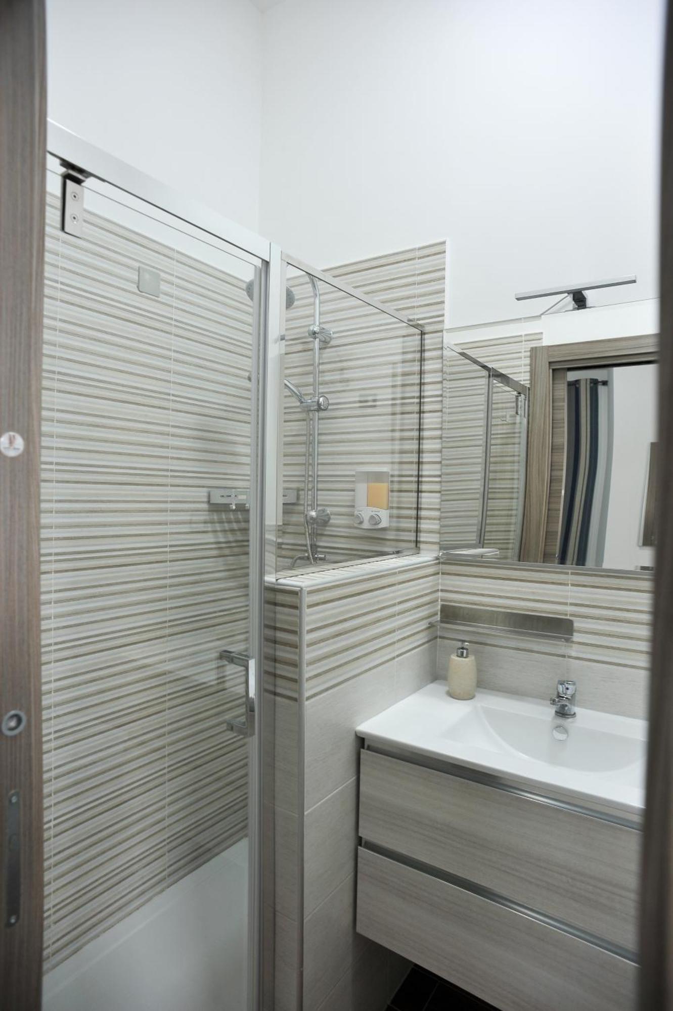 In Center Apartaments Salernes Extérieur photo